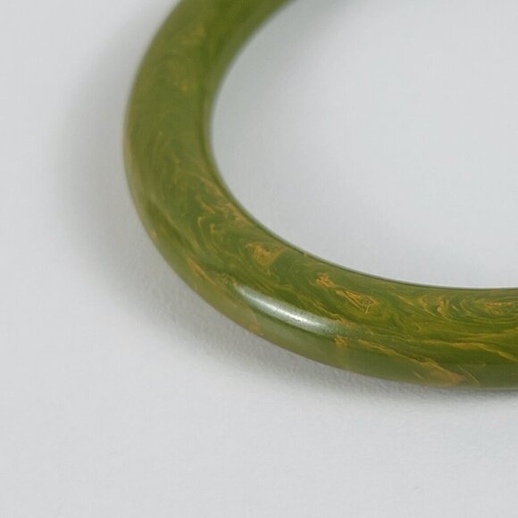 Vintage Bakelite Bangle Bracelet Green Moss 8 In 8.2 mm Wide - Picture 7 of 9